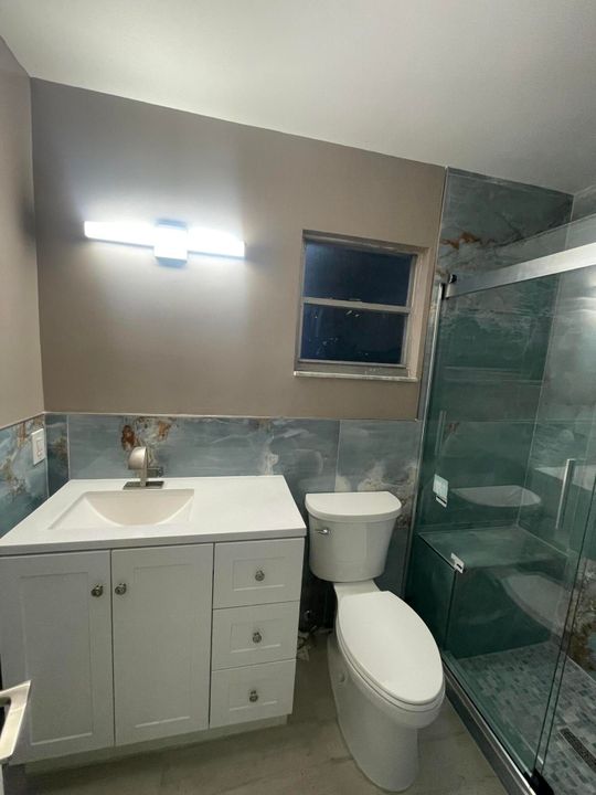 For Rent: $2,500 (3 beds, 1 baths, 906 Square Feet)