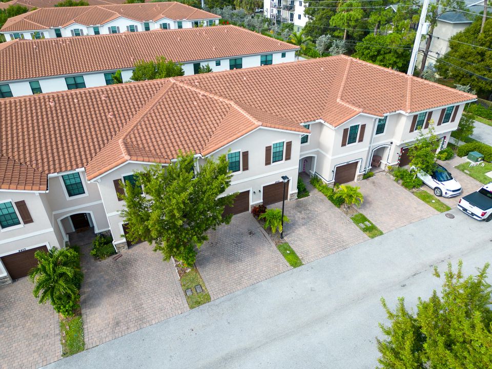 En Venta: $445,000 (4 camas, 2 baños, 1861 Pies cuadrados)