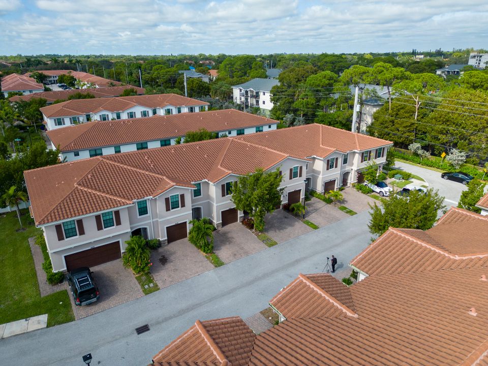 En Venta: $445,000 (4 camas, 2 baños, 1861 Pies cuadrados)