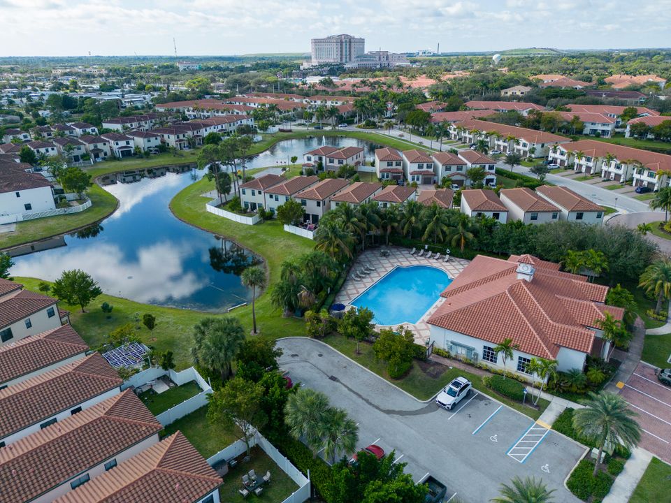 En Venta: $445,000 (4 camas, 2 baños, 1861 Pies cuadrados)