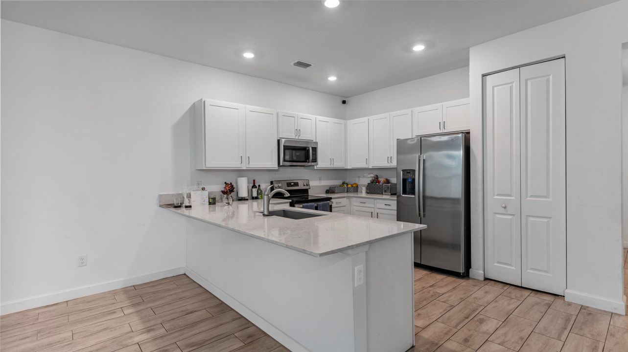 En Venta: $445,000 (4 camas, 2 baños, 1861 Pies cuadrados)