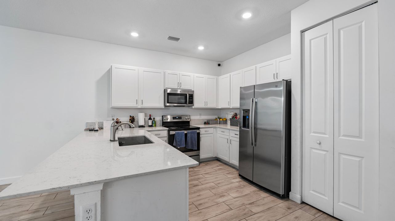 En Venta: $445,000 (4 camas, 2 baños, 1861 Pies cuadrados)