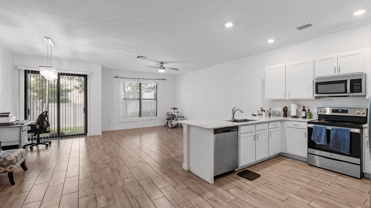 En Venta: $445,000 (4 camas, 2 baños, 1861 Pies cuadrados)