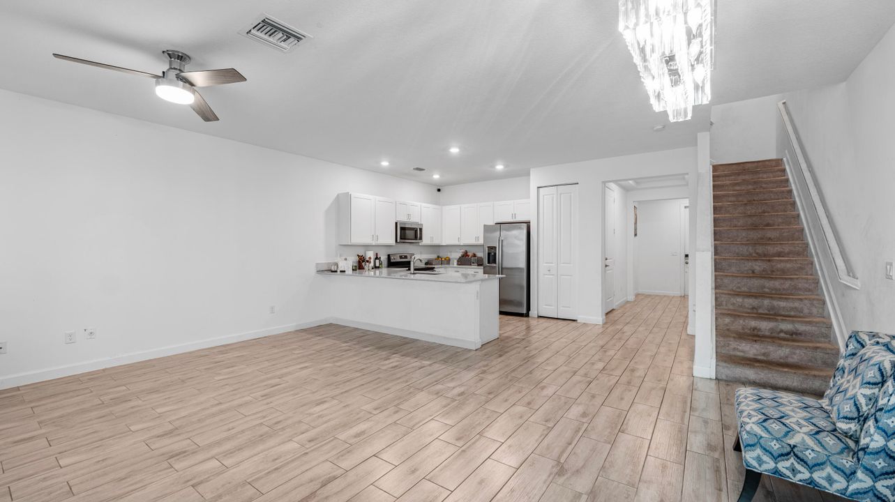 En Venta: $445,000 (4 camas, 2 baños, 1861 Pies cuadrados)