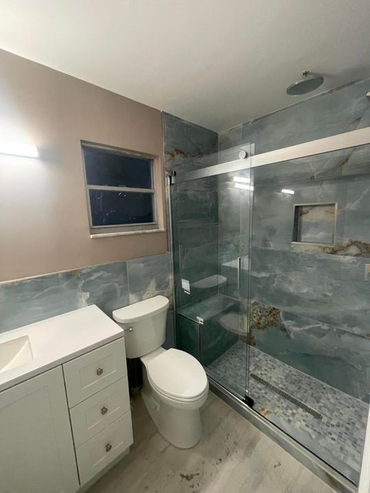 For Rent: $2,500 (3 beds, 1 baths, 906 Square Feet)