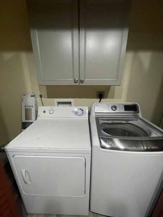 For Rent: $2,500 (3 beds, 1 baths, 906 Square Feet)