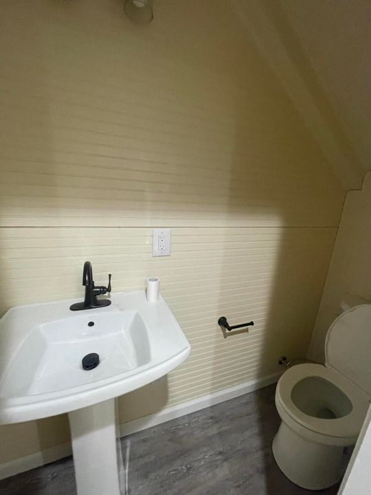 For Rent: $2,500 (3 beds, 1 baths, 906 Square Feet)