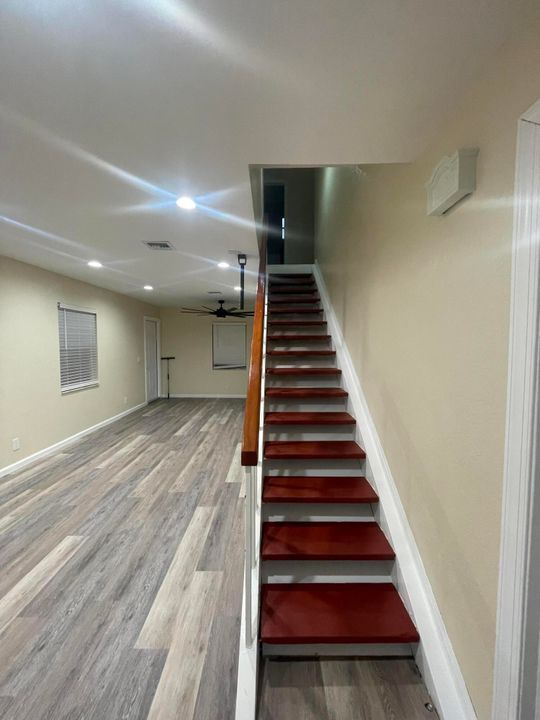 For Rent: $2,500 (3 beds, 1 baths, 906 Square Feet)