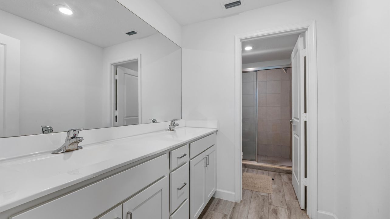 En Venta: $445,000 (4 camas, 2 baños, 1861 Pies cuadrados)