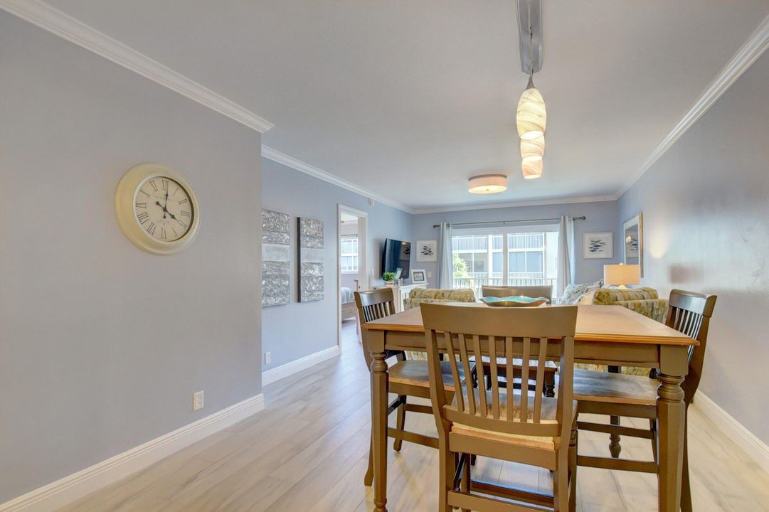 For Rent: $3,000 (2 beds, 2 baths, 948 Square Feet)