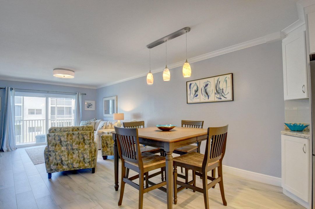 For Rent: $3,000 (2 beds, 2 baths, 948 Square Feet)