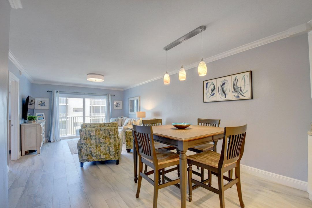 For Rent: $3,000 (2 beds, 2 baths, 948 Square Feet)