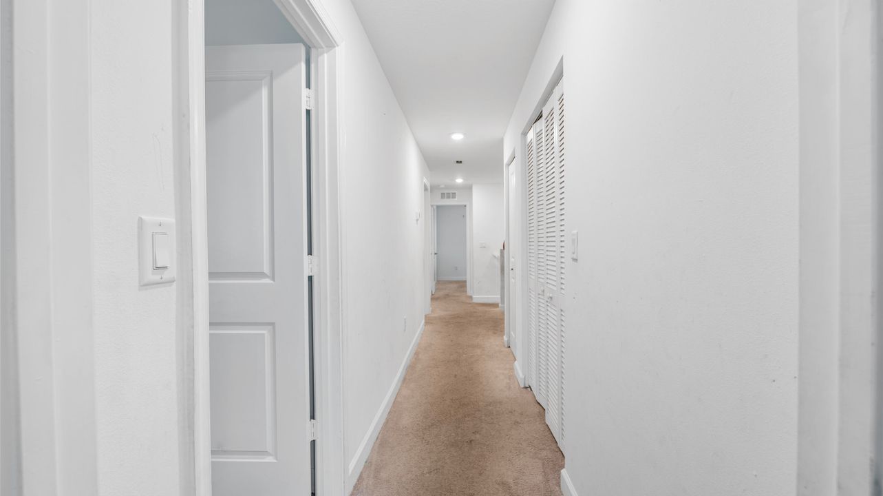 En Venta: $445,000 (4 camas, 2 baños, 1861 Pies cuadrados)