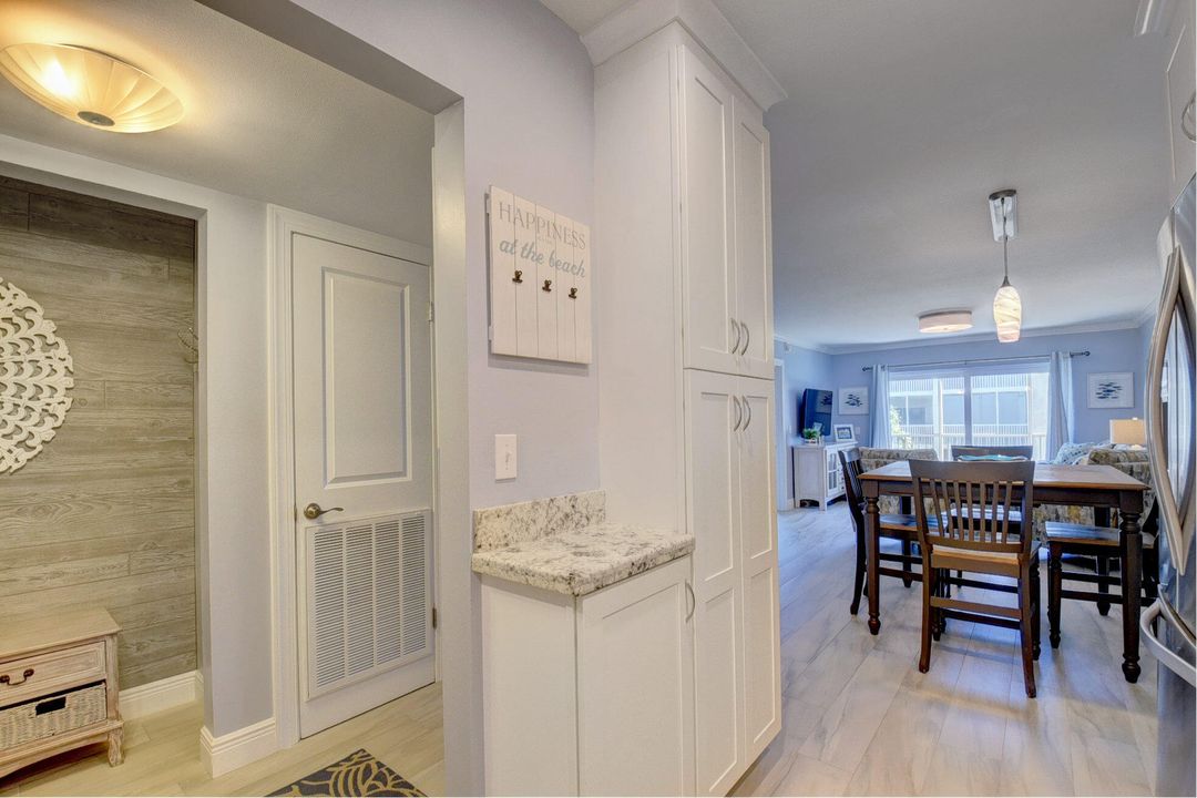 For Rent: $3,000 (2 beds, 2 baths, 948 Square Feet)