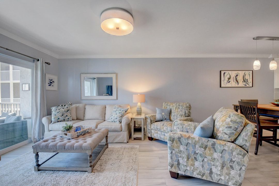 For Rent: $3,000 (2 beds, 2 baths, 948 Square Feet)