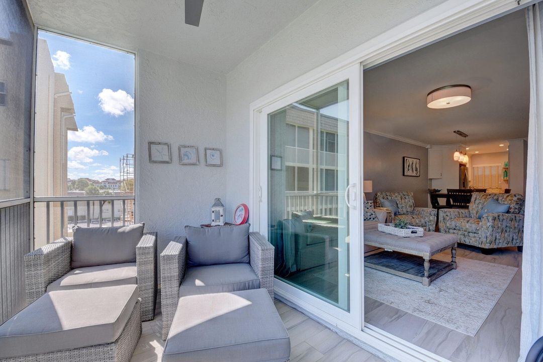 For Rent: $3,000 (2 beds, 2 baths, 948 Square Feet)