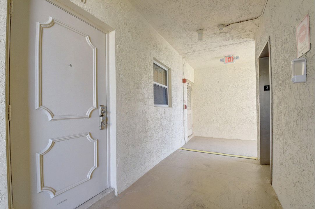 For Rent: $3,000 (2 beds, 2 baths, 948 Square Feet)