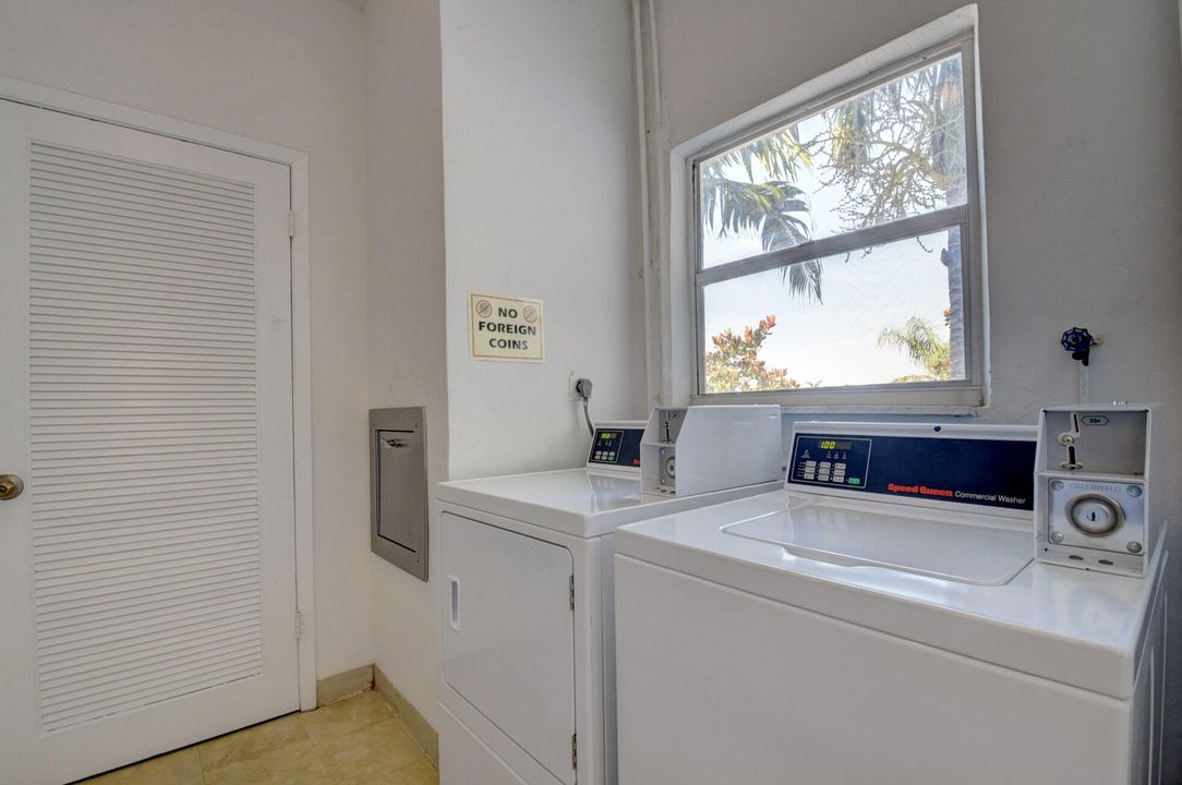 For Rent: $3,000 (2 beds, 2 baths, 948 Square Feet)