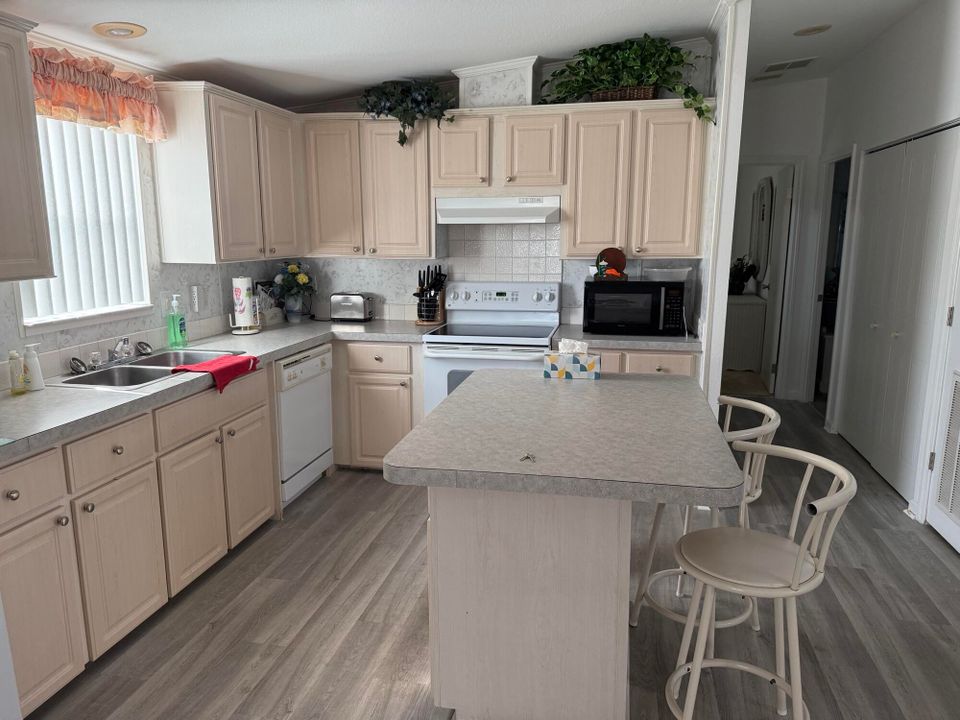 For Sale: $79,000 (2 beds, 2 baths, 1200 Square Feet)