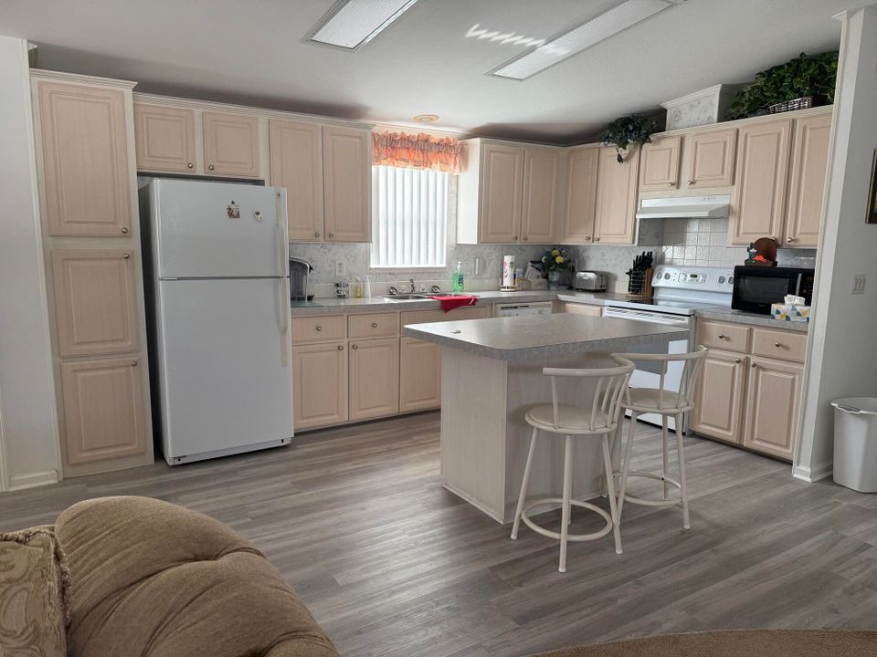 For Sale: $79,000 (2 beds, 2 baths, 1200 Square Feet)