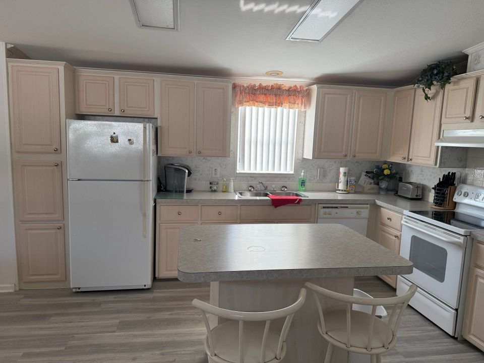 For Sale: $79,000 (2 beds, 2 baths, 1200 Square Feet)