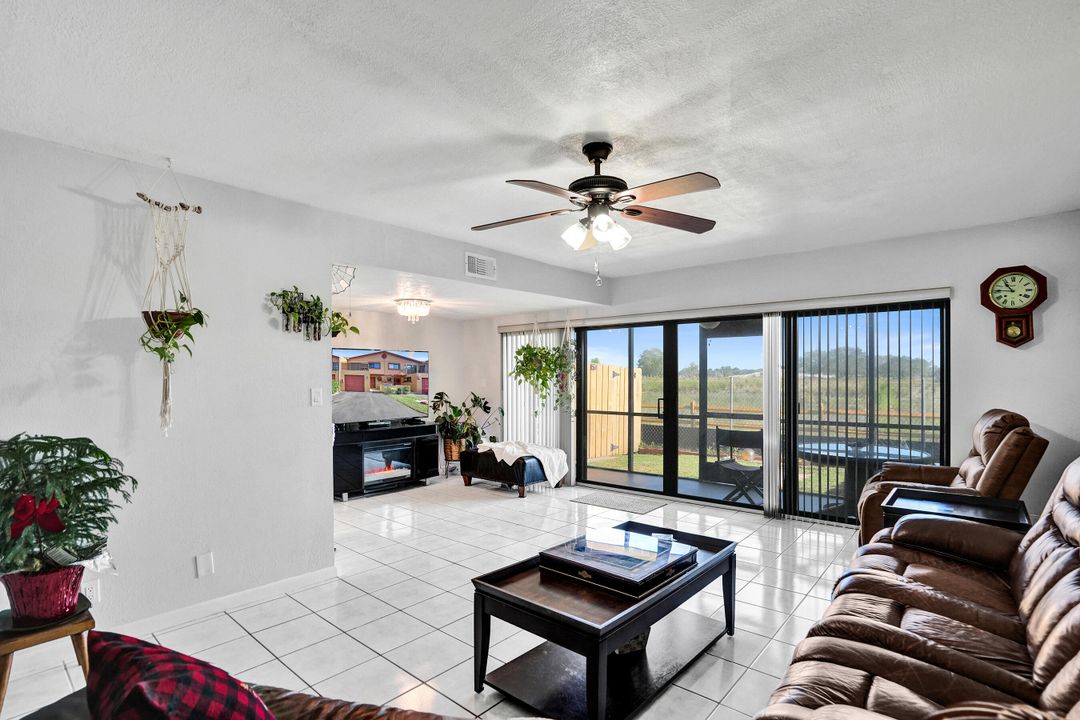 En Venta: $389,000 (3 camas, 2 baños, 1581 Pies cuadrados)