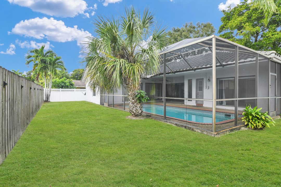 For Sale: $600,000 (4 beds, 2 baths, 2079 Square Feet)