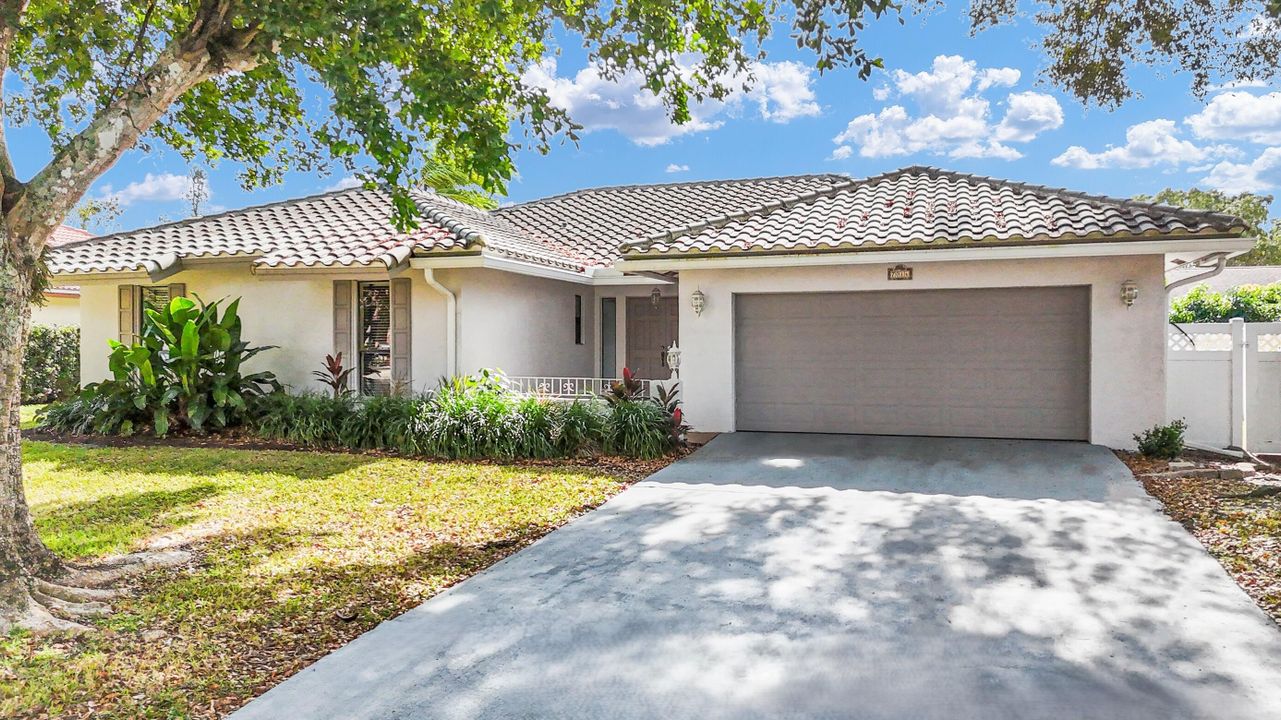 For Sale: $600,000 (4 beds, 2 baths, 2079 Square Feet)