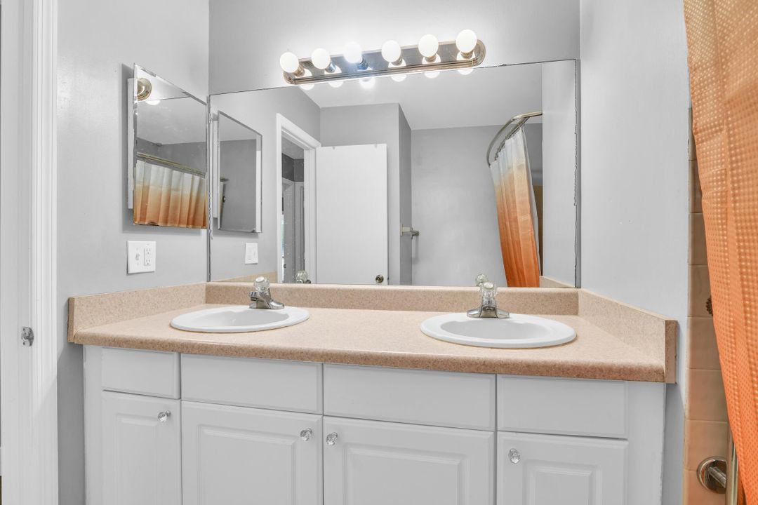 For Sale: $600,000 (4 beds, 2 baths, 2079 Square Feet)