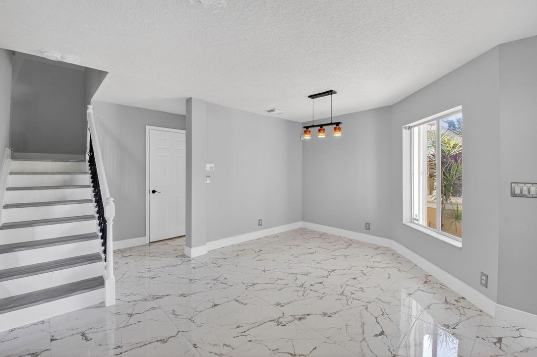 For Rent: $2,995 (4 beds, 2 baths, 1681 Square Feet)