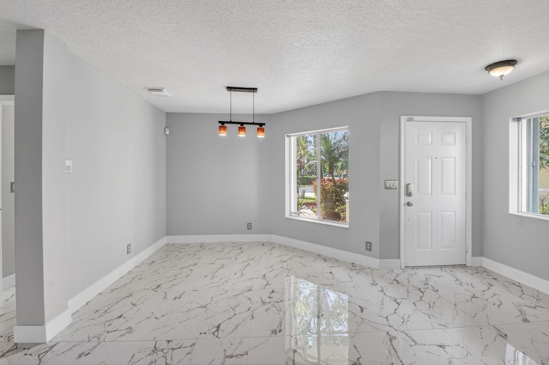 For Rent: $2,995 (4 beds, 2 baths, 1681 Square Feet)