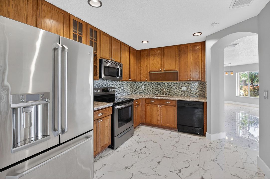 For Rent: $2,995 (4 beds, 2 baths, 1681 Square Feet)