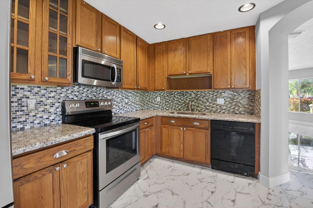 For Rent: $2,995 (4 beds, 2 baths, 1681 Square Feet)