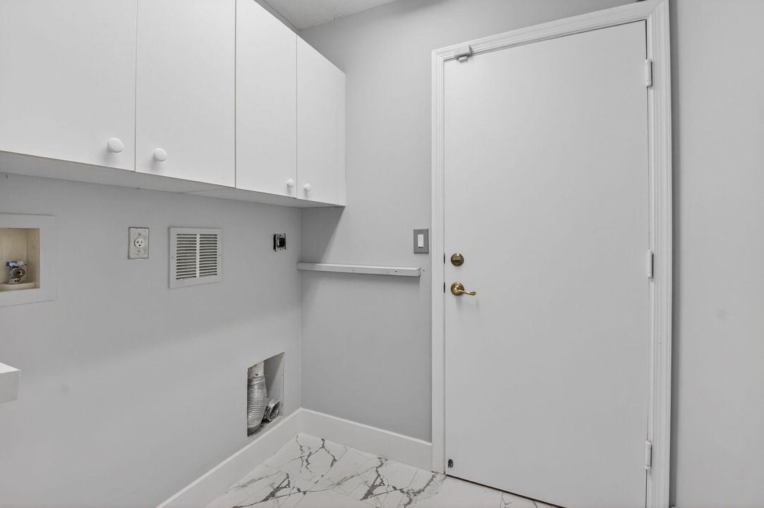 For Rent: $2,995 (4 beds, 2 baths, 1681 Square Feet)