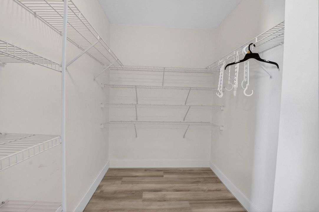 For Rent: $2,995 (4 beds, 2 baths, 1681 Square Feet)