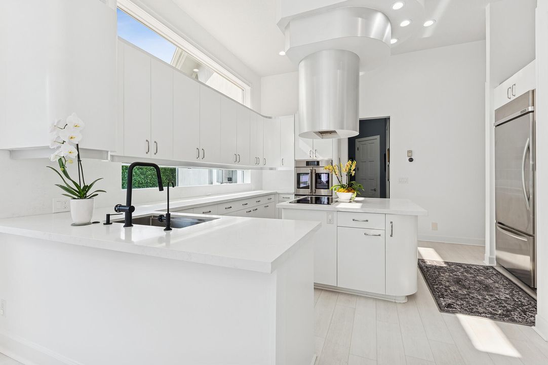 На продажу: $3,950,000 (4 спален, 4 ванн, 4874 Квадратных фут)