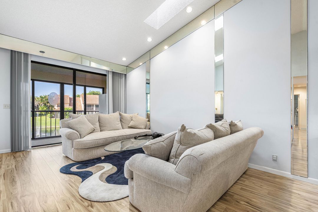 待售: $325,000 (3 贝兹, 2 浴室, 1572 平方英尺)