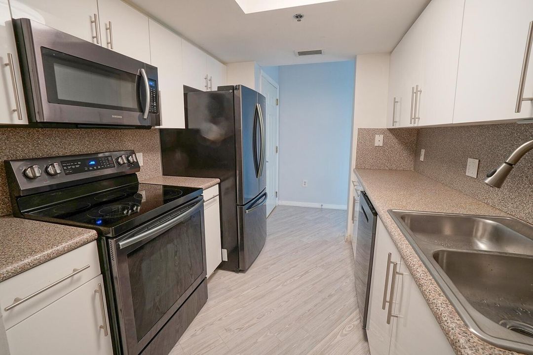 В аренду: $2,700 (2 спален, 2 ванн, 793 Квадратных фут)