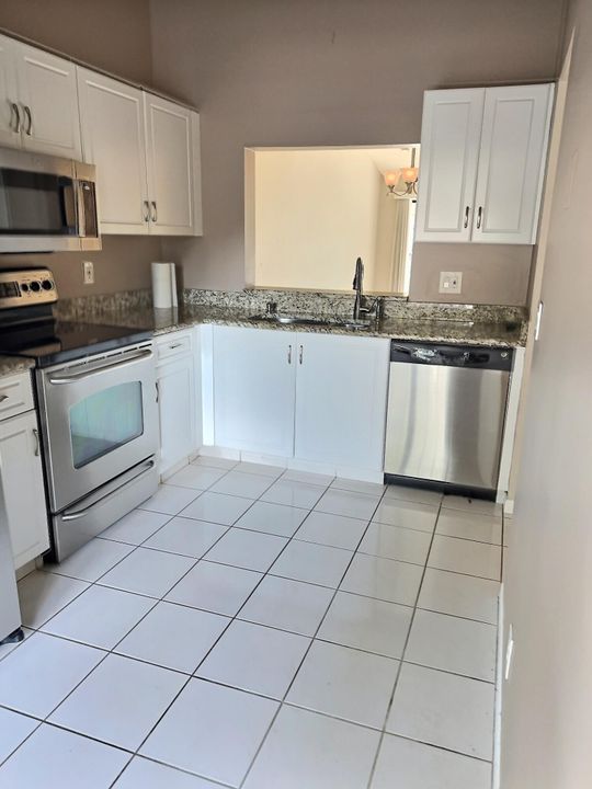 На продажу: $188,000 (2 спален, 2 ванн, 1059 Квадратных фут)