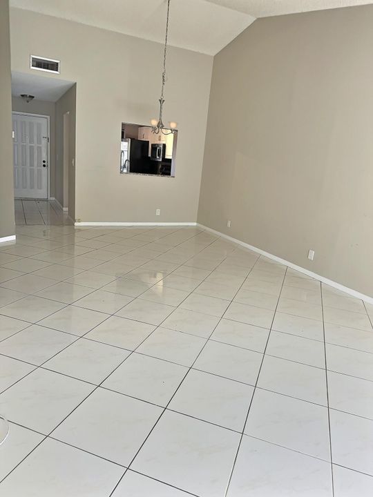 На продажу: $188,000 (2 спален, 2 ванн, 1059 Квадратных фут)