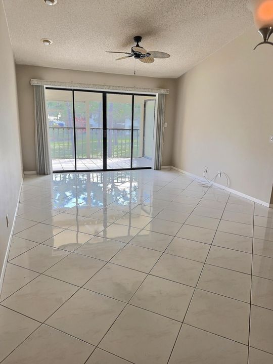 На продажу: $188,000 (2 спален, 2 ванн, 1059 Квадратных фут)