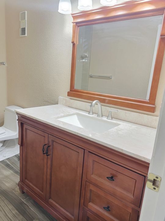 На продажу: $188,000 (2 спален, 2 ванн, 1059 Квадратных фут)