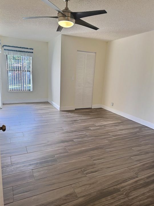 На продажу: $188,000 (2 спален, 2 ванн, 1059 Квадратных фут)