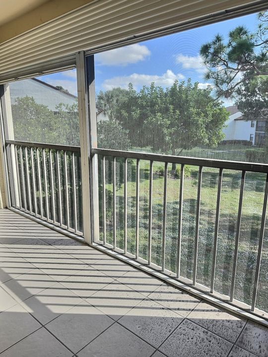 На продажу: $188,000 (2 спален, 2 ванн, 1059 Квадратных фут)