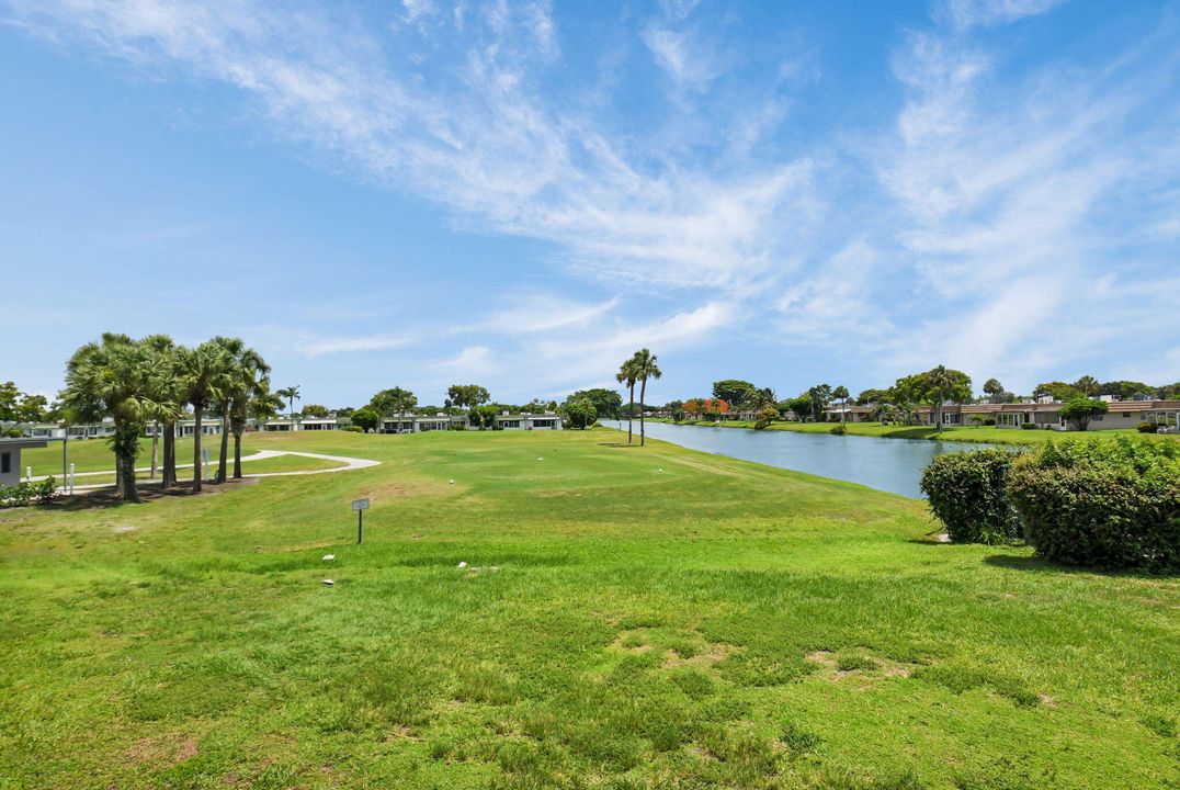 For Rent: $1,975 (2 beds, 2 baths, 920 Square Feet)