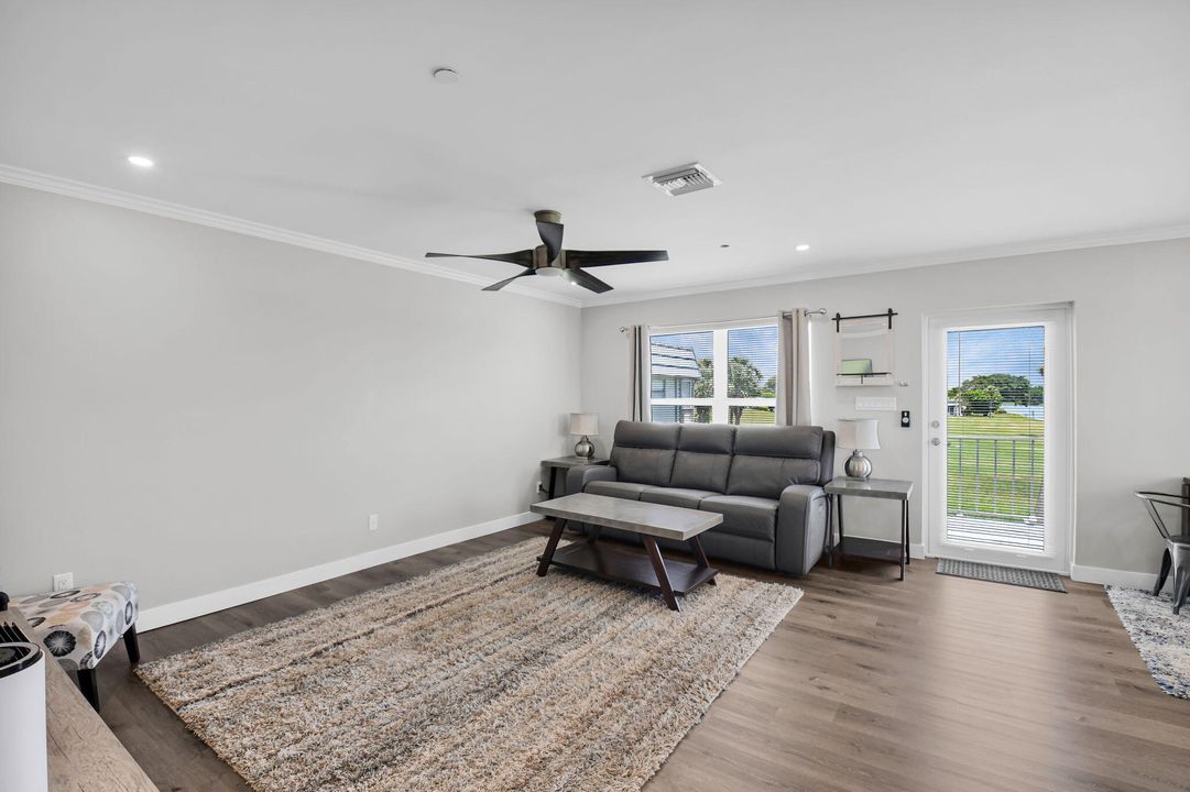 For Rent: $1,975 (2 beds, 2 baths, 920 Square Feet)