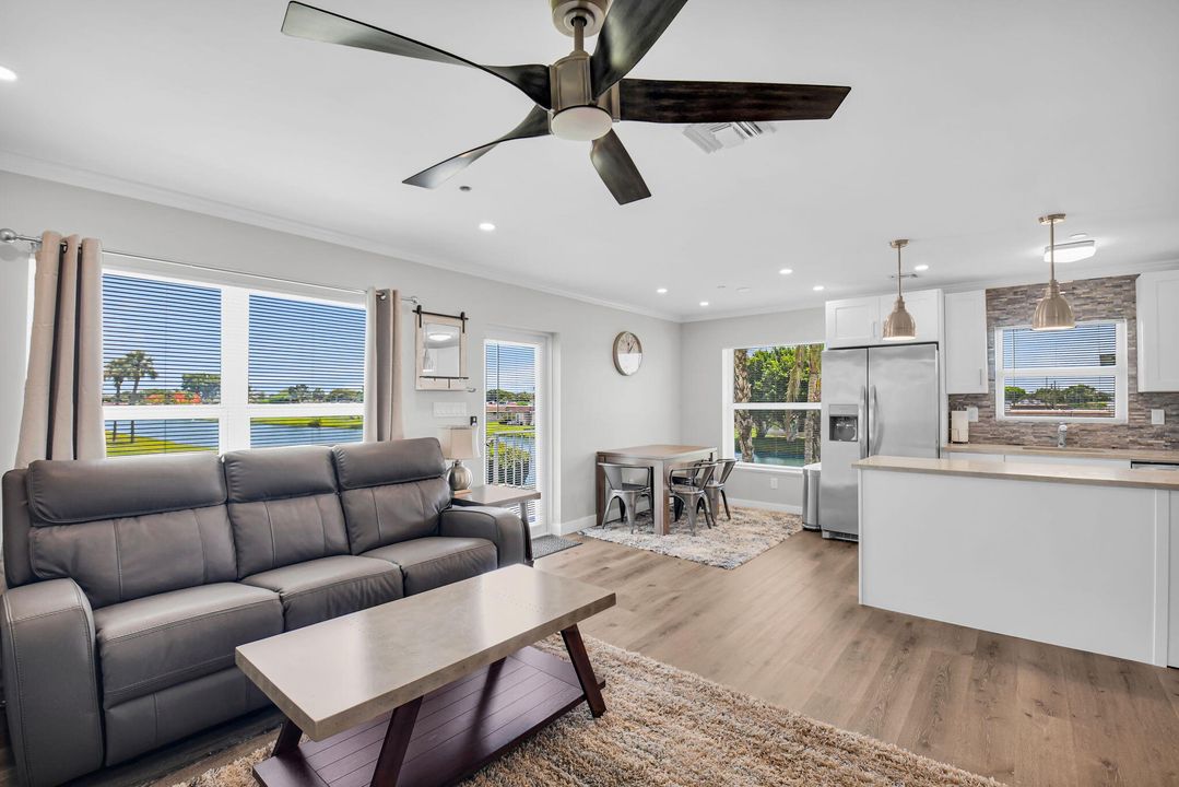 For Rent: $1,975 (2 beds, 2 baths, 920 Square Feet)