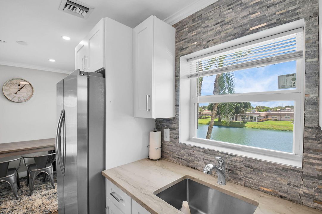 For Rent: $1,975 (2 beds, 2 baths, 920 Square Feet)