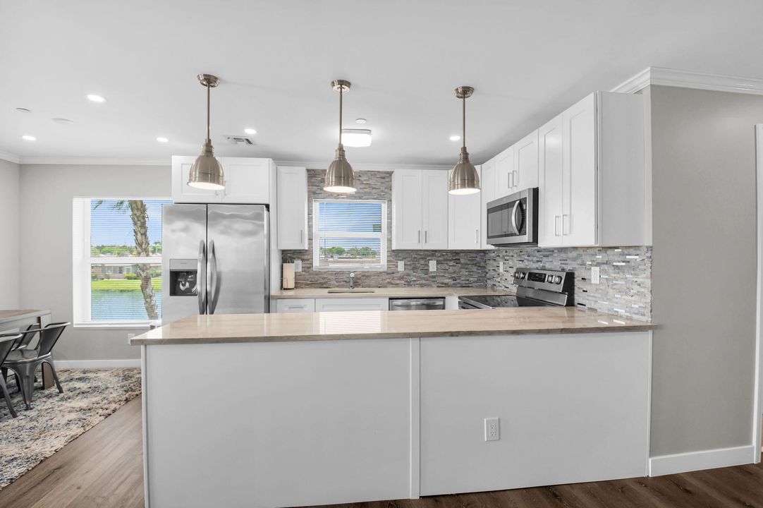 For Rent: $1,975 (2 beds, 2 baths, 920 Square Feet)