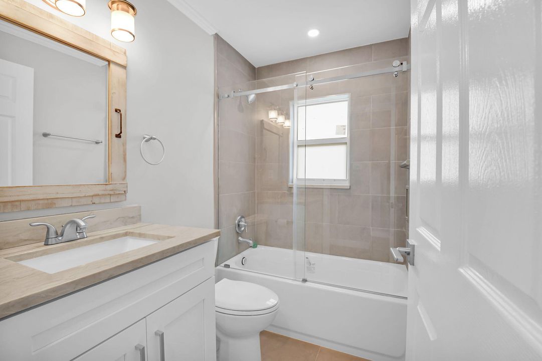 For Rent: $1,975 (2 beds, 2 baths, 920 Square Feet)